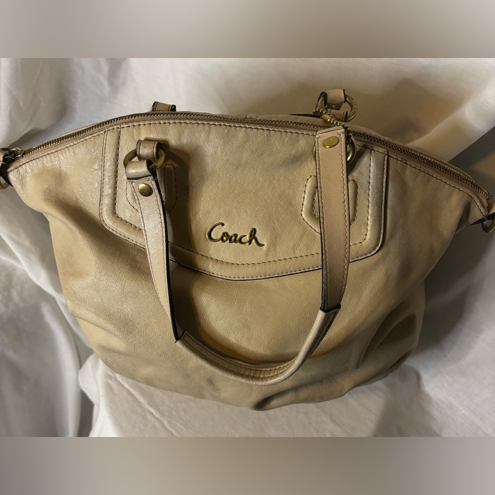 2013 Coach Madison All Leather Cream Color Satchel- Pre Loved Authentic- GUC 💜 - Picture 3 of 16